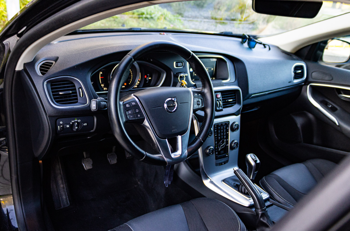 Volvo V40 D3 2.0L 110kW Momentum / LED Svetlá / - 5