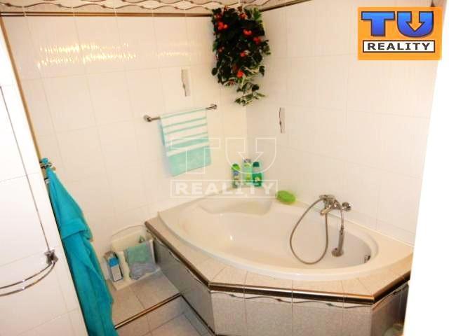 NA PREDAJ 3-IZBOVÝ BYT V DUBNICI NAD VÁHOM S VÝMEROU 80 M2. - 5