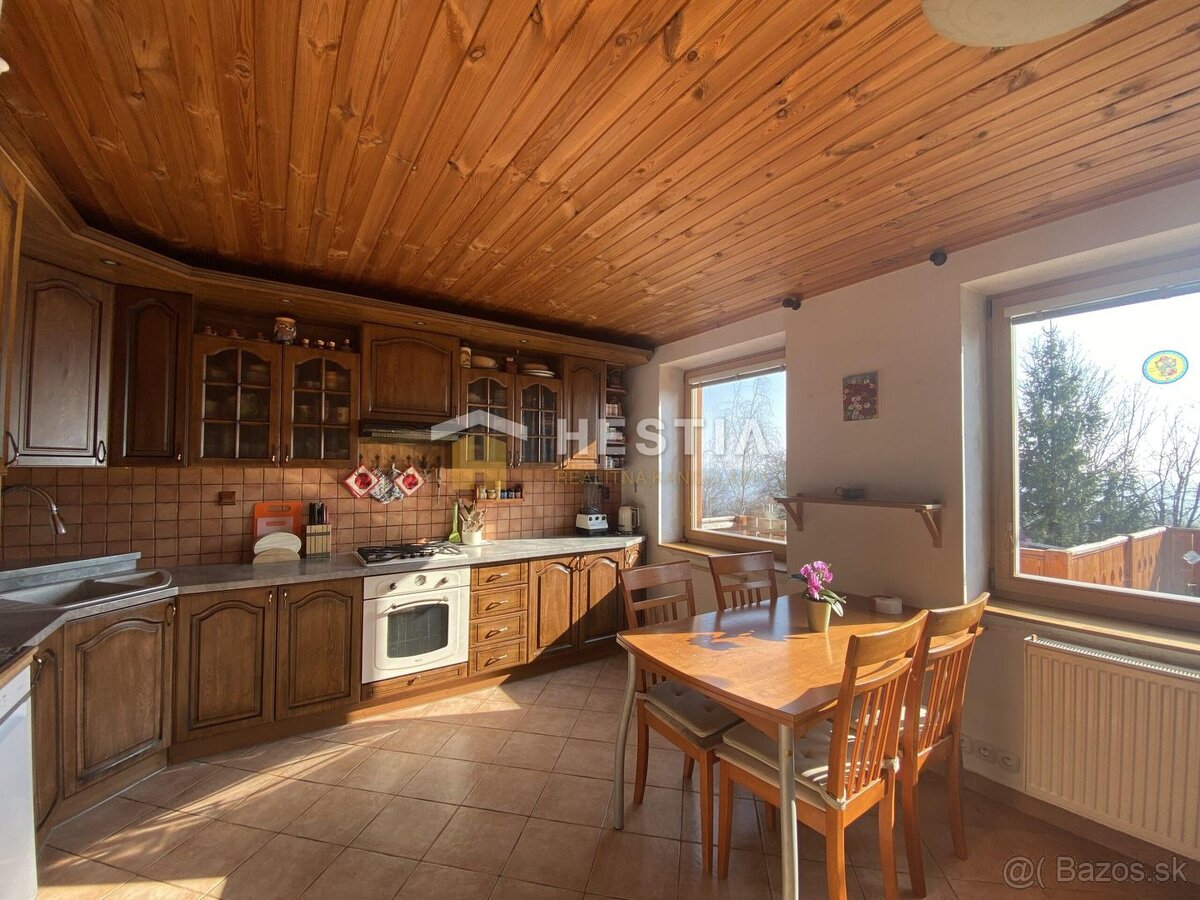 ZNÍŽENÁ CENA RODINNÁ USADLOSŤ v úžasnej lokalite, pozemok - 5