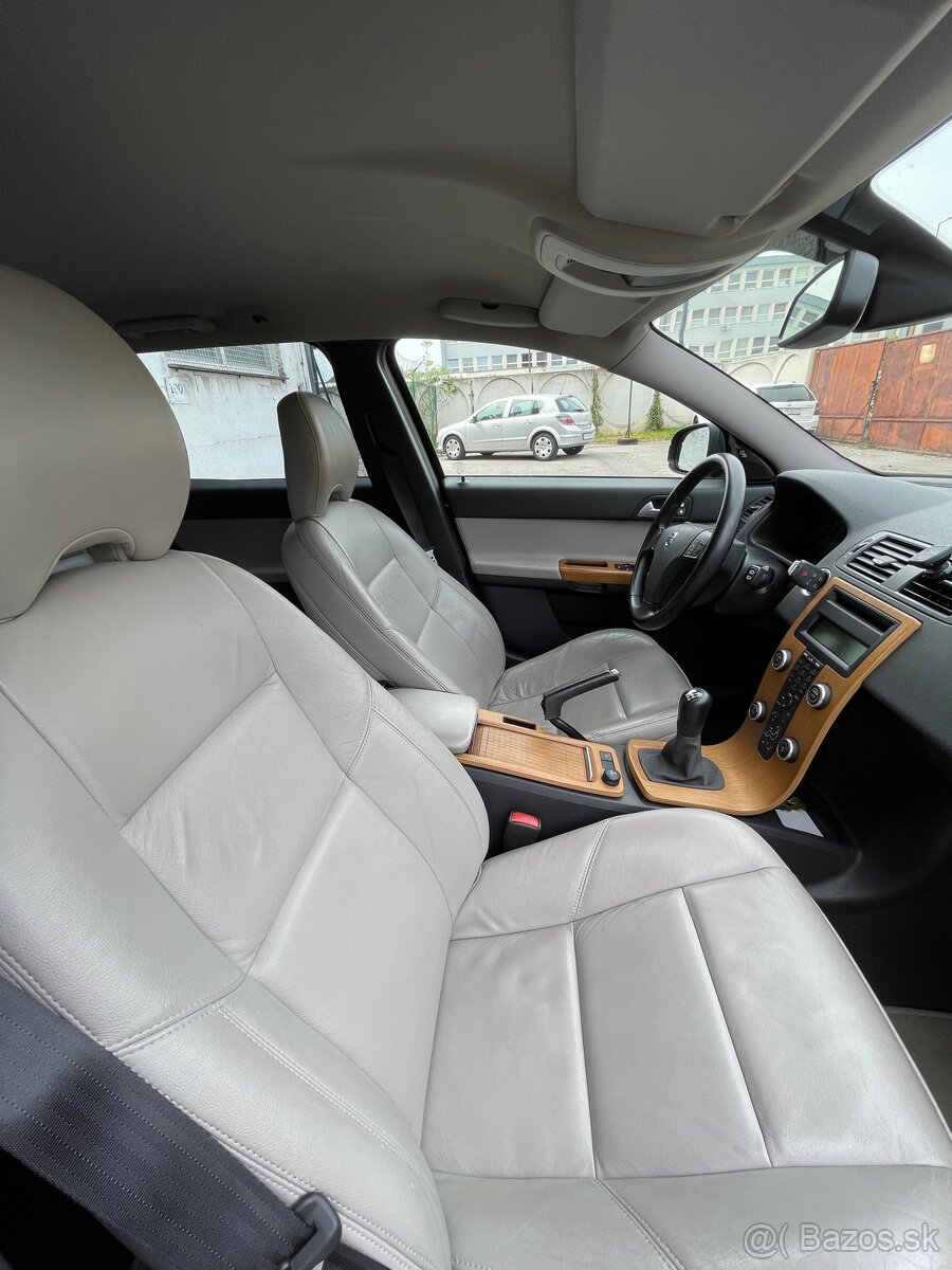 Volvo v50 2.0d 2.majitel s históriou - 5