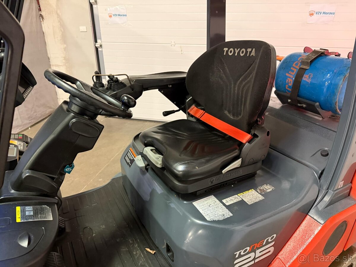 Vysokozdvižný vozík Toyota LPG 25 - 5