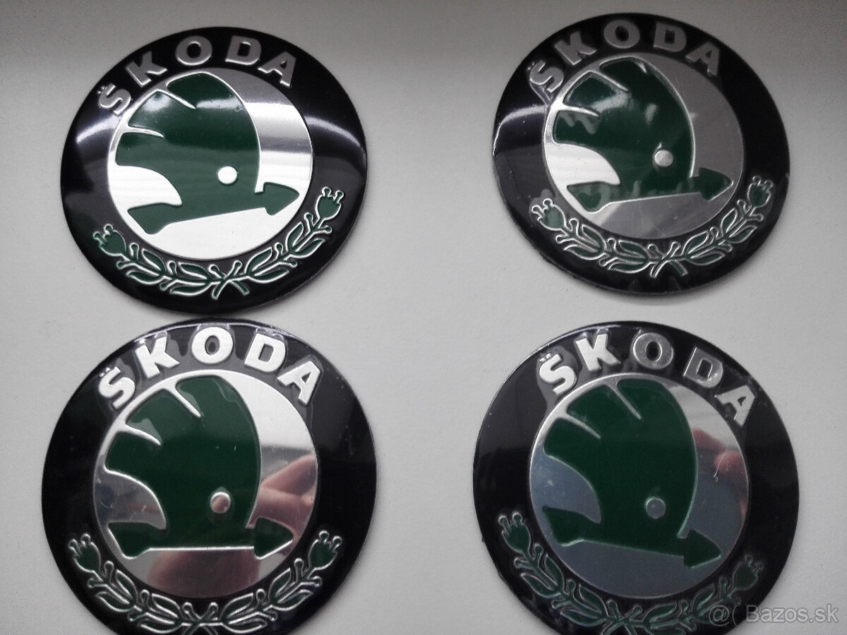 Nálepky na pukličky diskov Škoda 56 mm strieborné a zelené - 5