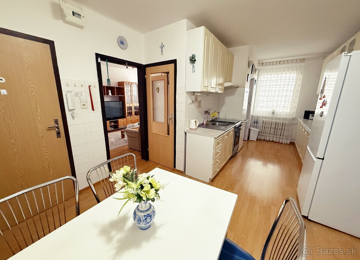 Na predaj útulný zariadený 3 izbový byt Soblahovská -Trenčín - 5