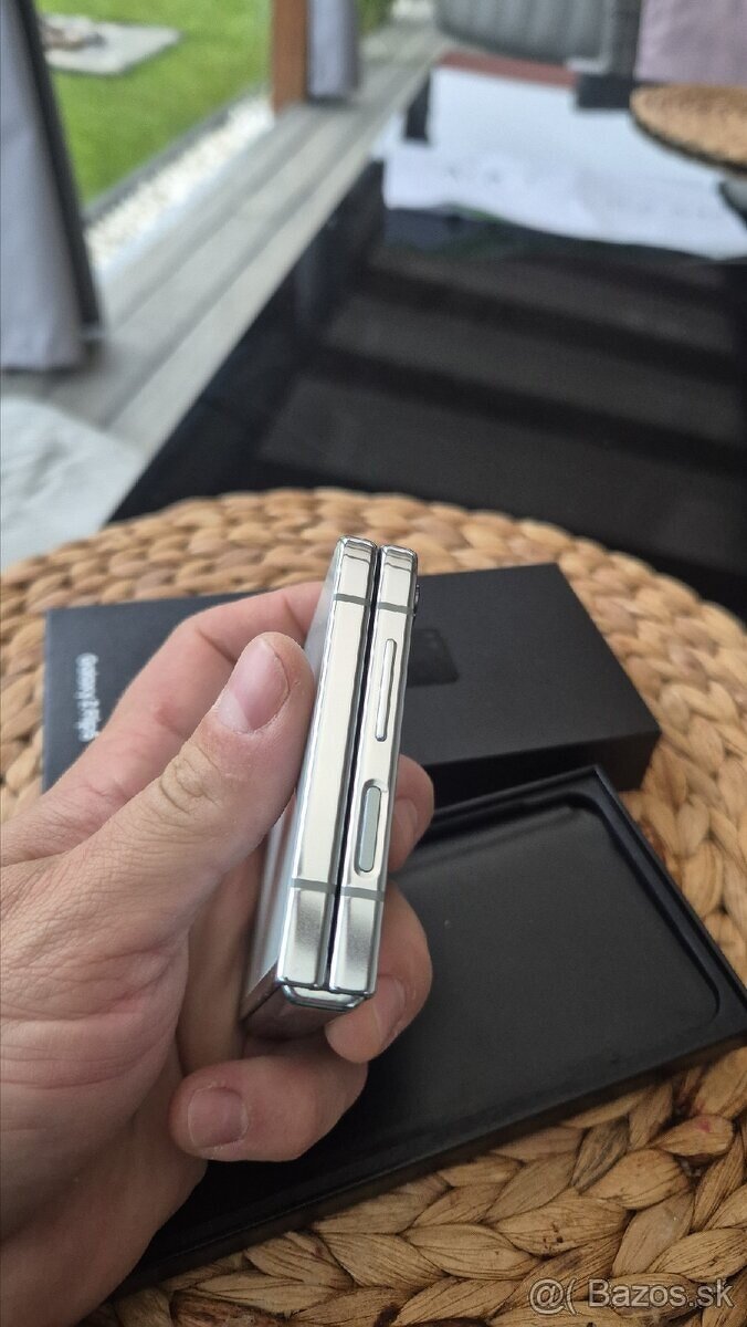 Predam Samsung Galaxy Z Flip 5 256gb mint ako novy - 5