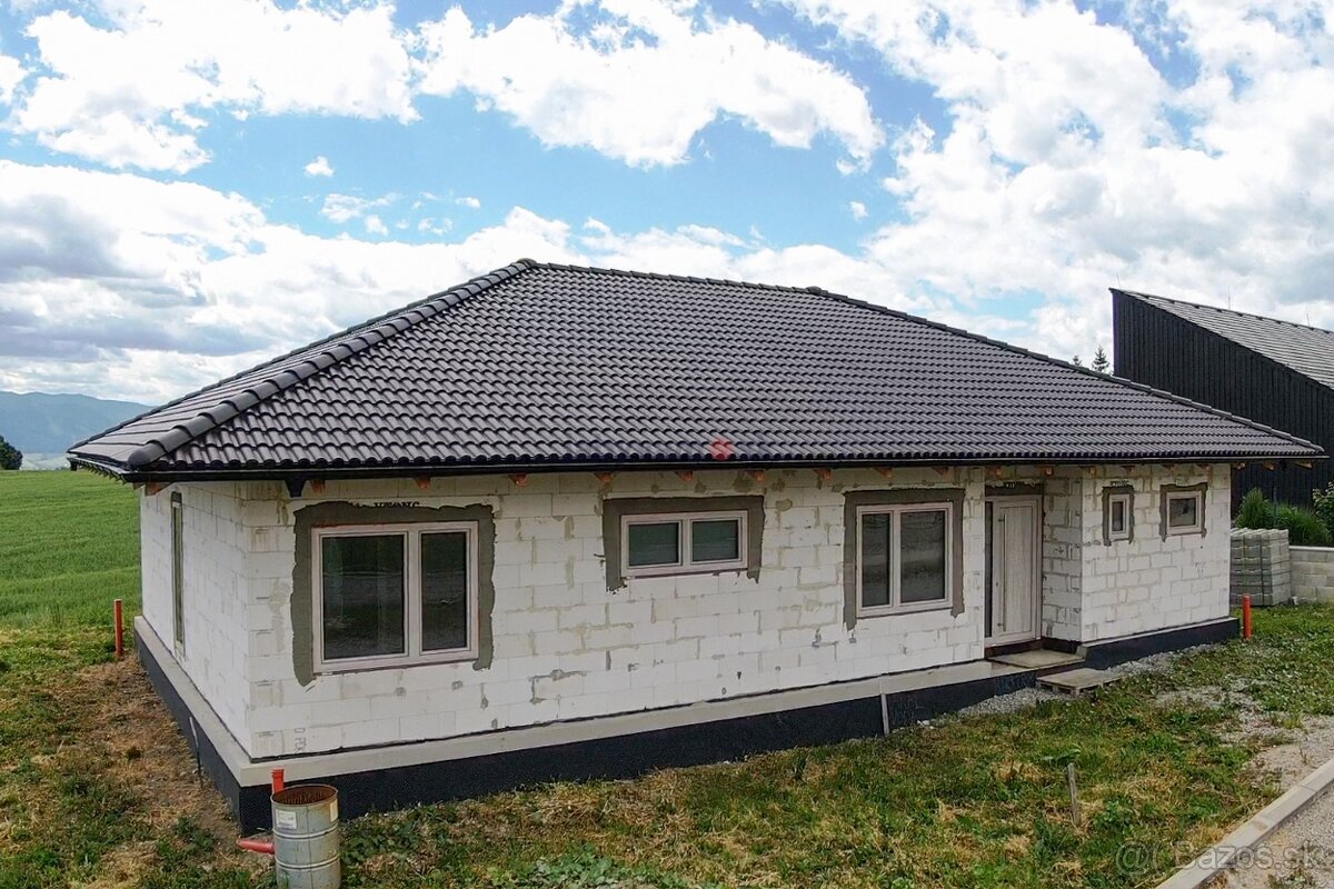 Rozostavaný rodinný dom s rozprávkovým výhľadom na Liptov - 5