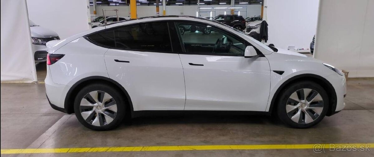 Tesla Model Y 2023 Standard Range - 5
