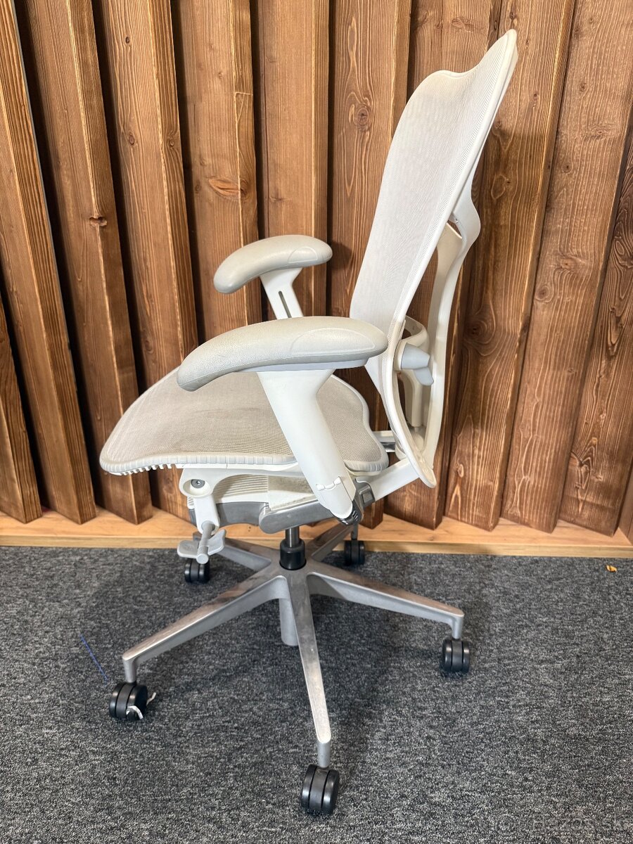 Herman Miller Mirra 2 - 5