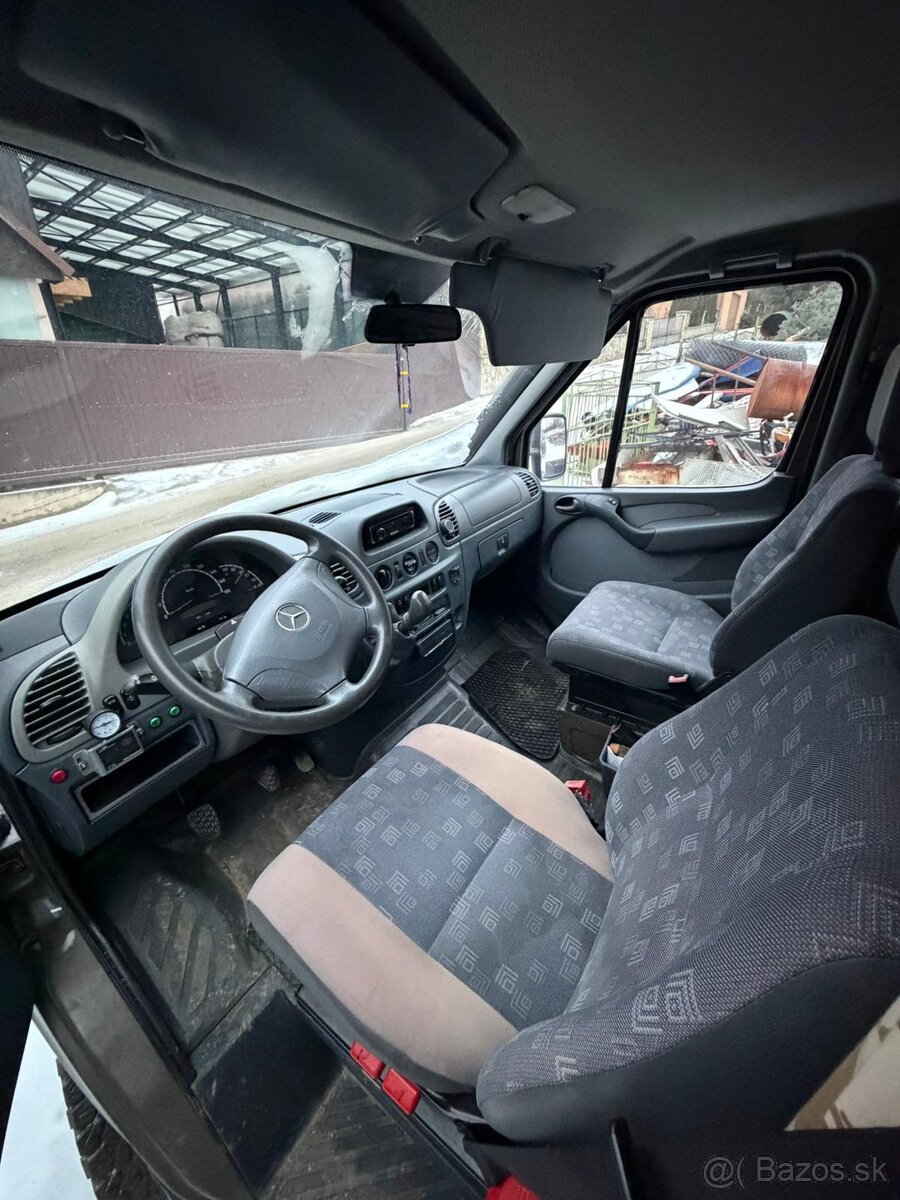 Mercedes-Benz Sprinter 4x4 Camper - 5