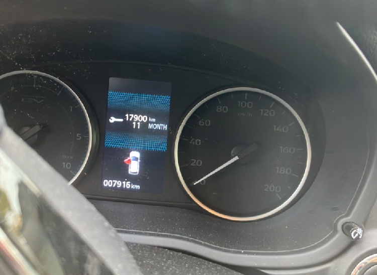 Mitsubishi eclipse cross 4x4 phev najazd 9.800 - 5