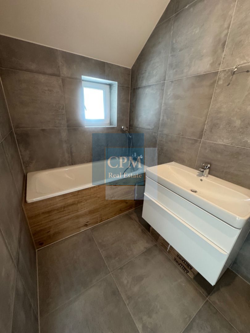 Ponúkame na predaj 4-izbové dvojdomy s pozemkom a parkovaním - 5