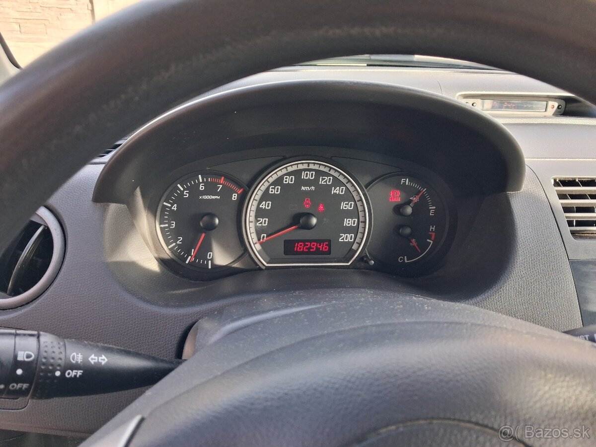 Predám SUZUKI SWIFT - 5