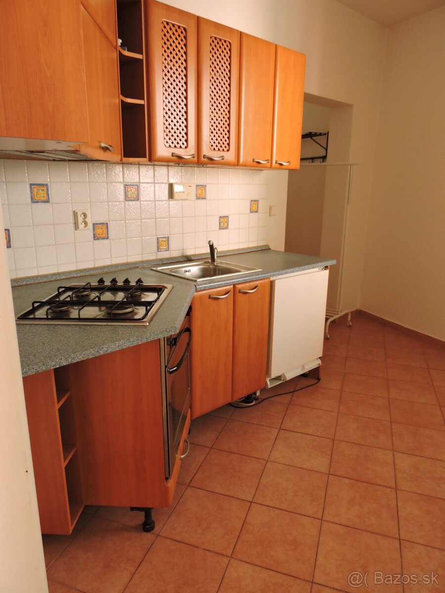 PREDÁM KRÁSNY 2 IZBOVÝ BYT POD HRADOM V BRATISLAVE - 5