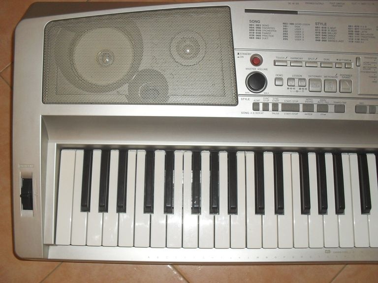 Yamaha Portable Grand DGX 300 (rozsah 6,5 oktávy) - 5