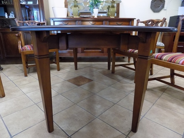 Elegantný jedálenský stôl - 5