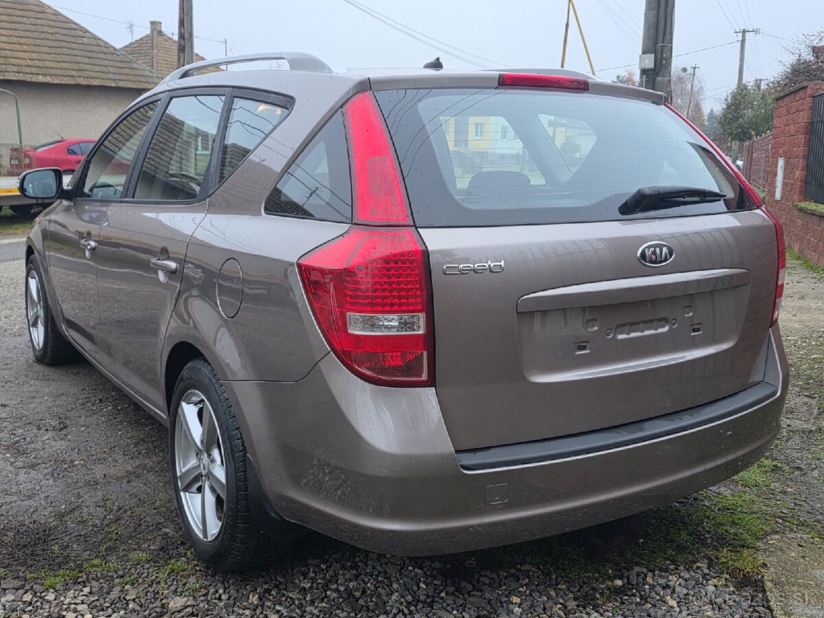 Kia Ceed SW • 1.4i • Facelift 2011 • 59 tisíc KM • Nová STK - 5