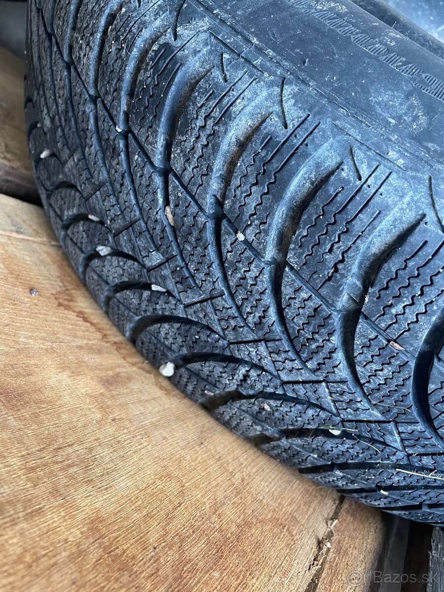 Predám zimné Pneu 215/65/16 s diskami plech - 5