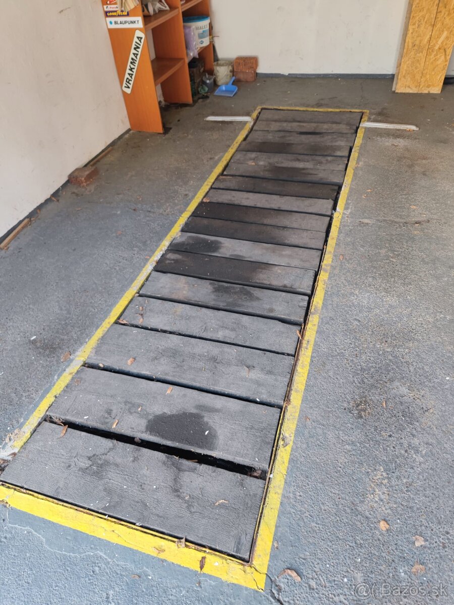 Garáž centrum PD, ulica Hodžu - 5