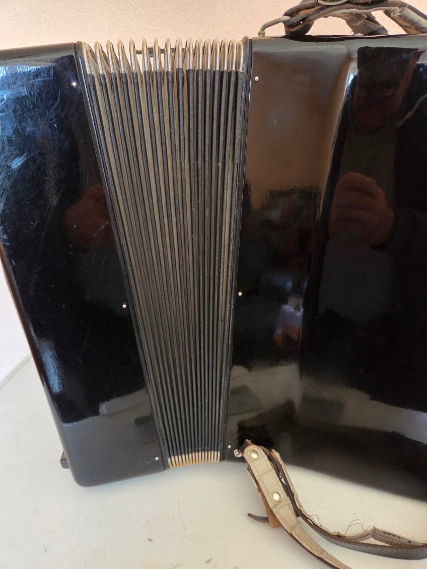 Predám akordeón Weltmeister - 5