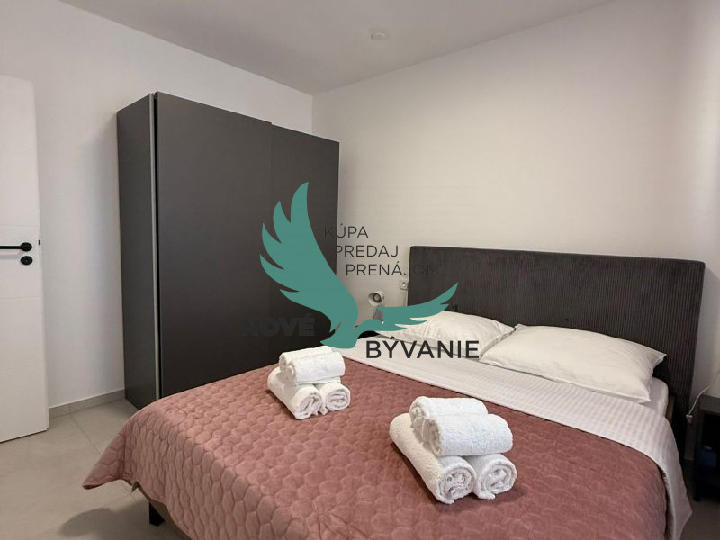 Zariadený apartmán s výhľadom na more len 300m od mora - 5