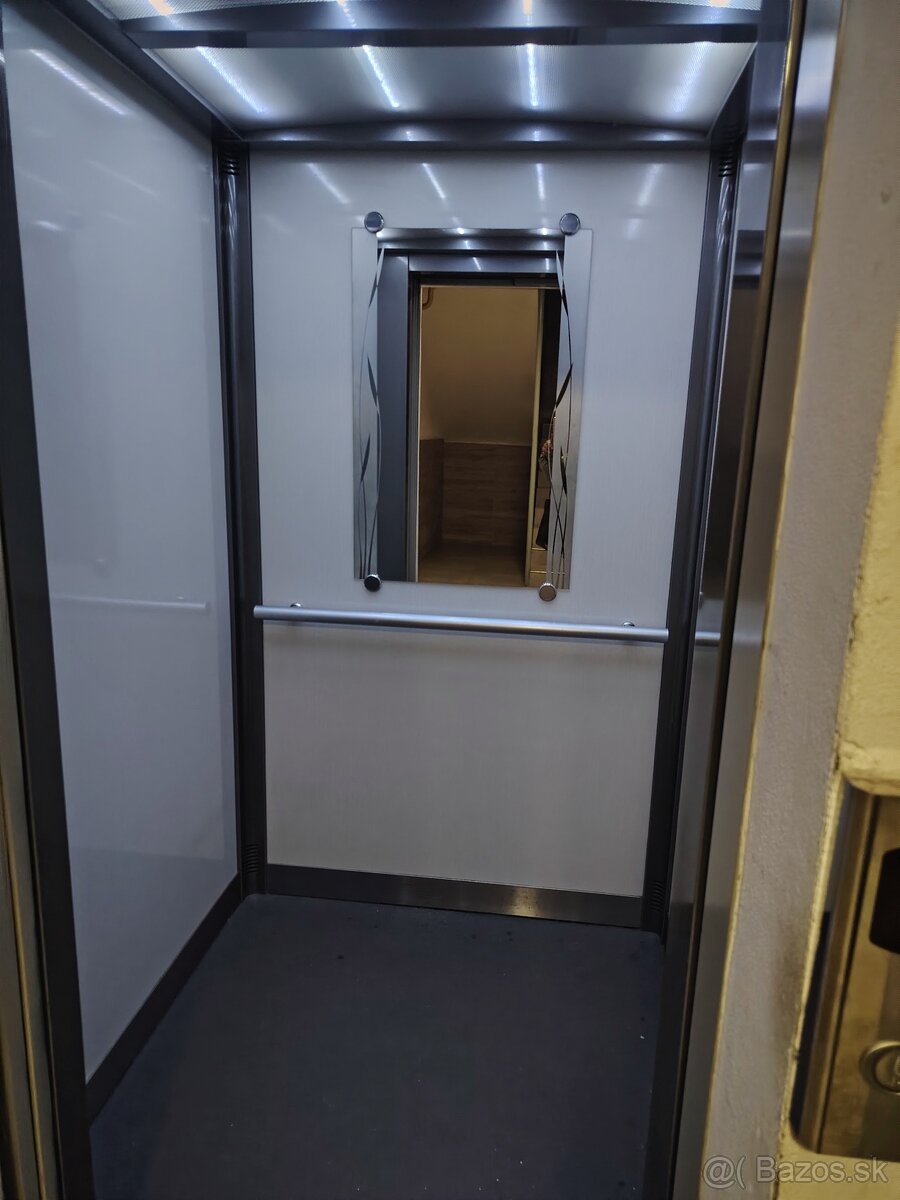 Predáme veľký 4 izbový byt ul Výstavby - 5