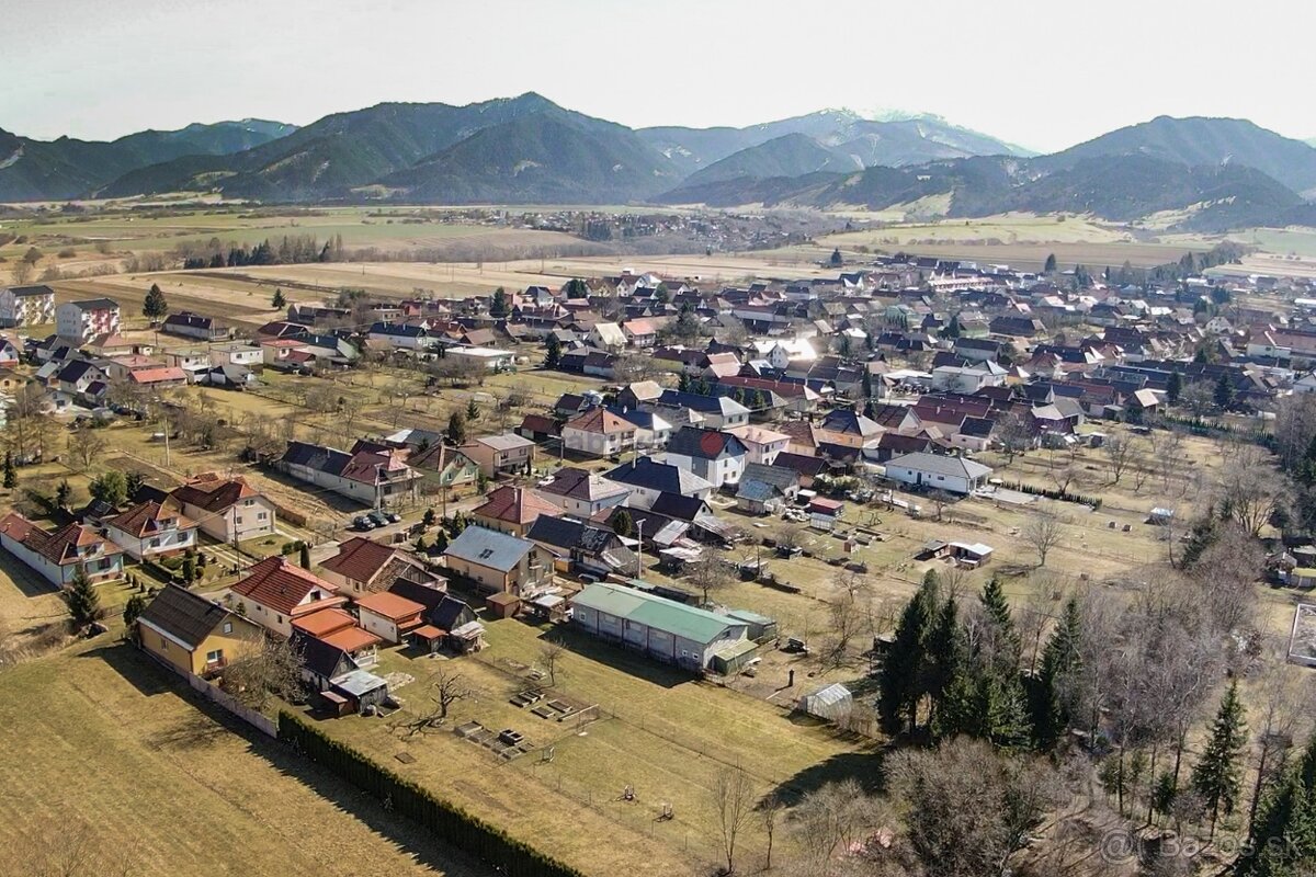 NA PREDAJ - Priestranný 5-izbový rodinný dom Ľubeľa - 5