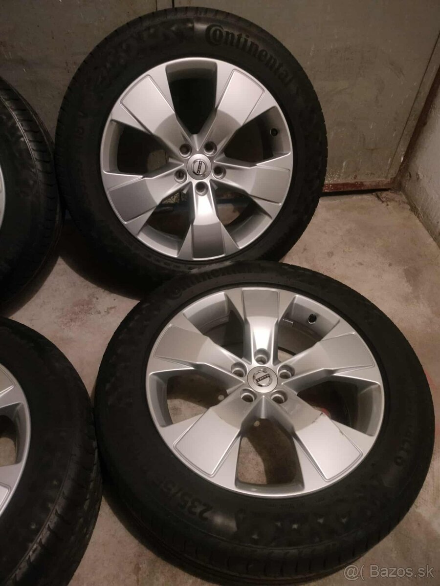 ☀️4ks alu disky orig. Volvo 5x108 R18 pneu 235/55 R18 5mm - 5