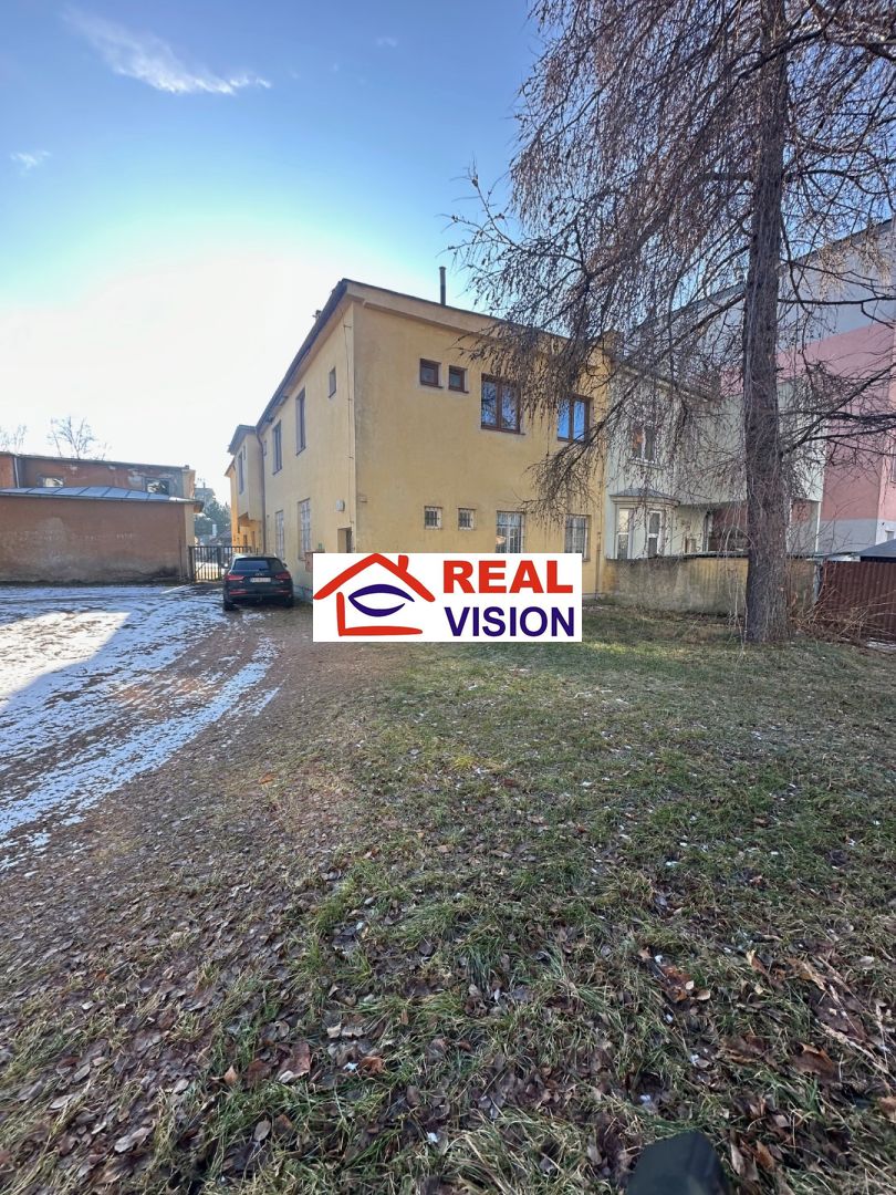 Predaj obchodno administratívna budova Poprad, Námestie Svät - 5