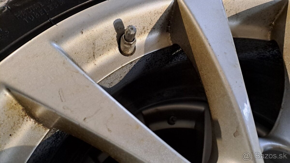 Predám zimný set B.M.W 17"-5x120+225/55r17 Pirelli - 5