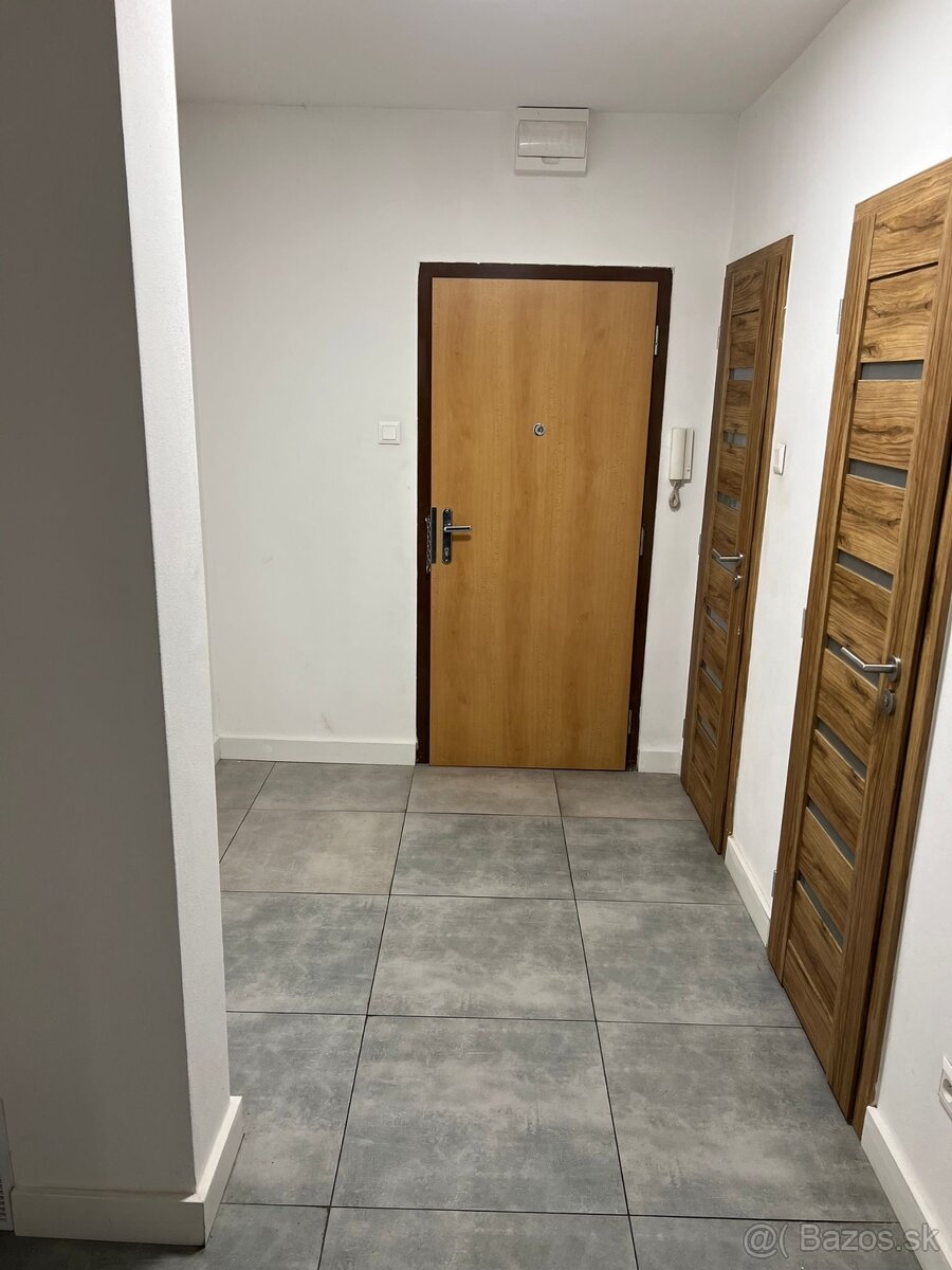 2 Izbovy byt na Hlinách - 5