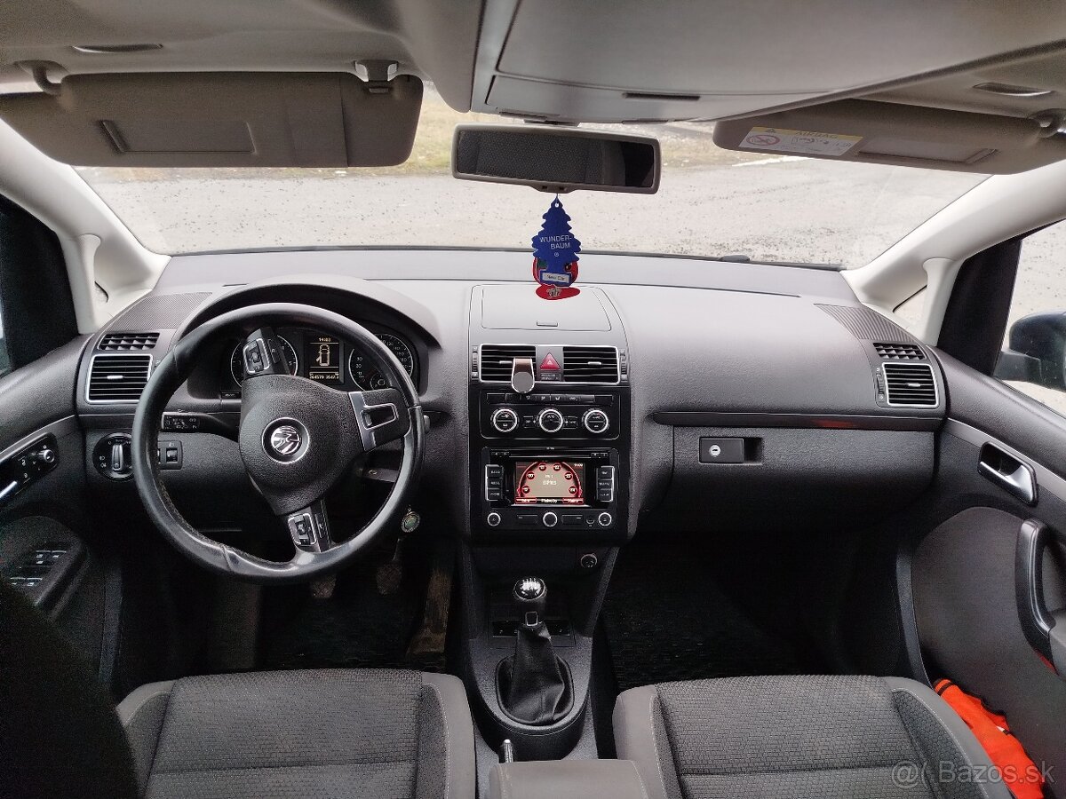 Volkswagen Touran - 5