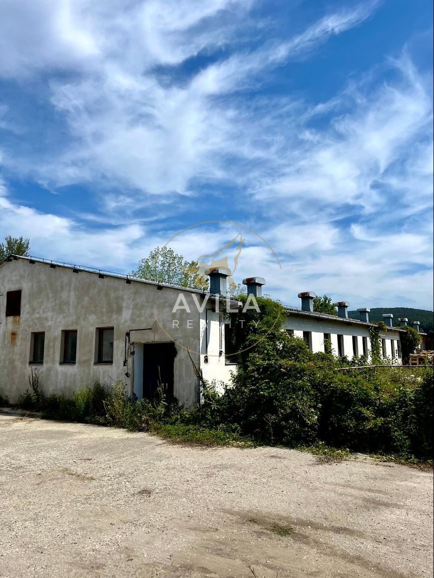 Predaj | Hospodárske budovy v areáli družstva | Hrádok - 5