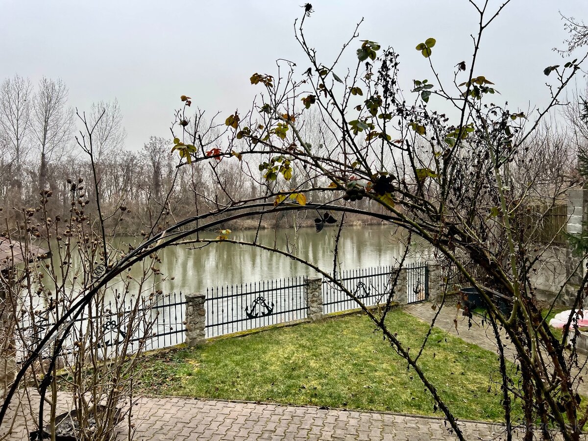 5- izbový rodinný dom s rozľahlým pozemkom na predaj v Tomáš - 5