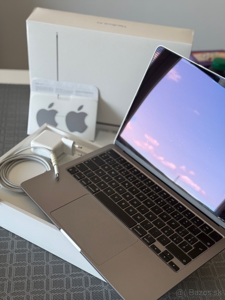 MacBook Air M2 - Space Grey - 5