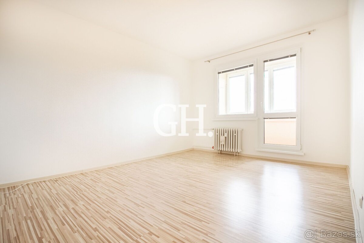 NA PREDAJ 3-izbový byt s loggiou na 8. poschodí – ulica Ľudv - 5