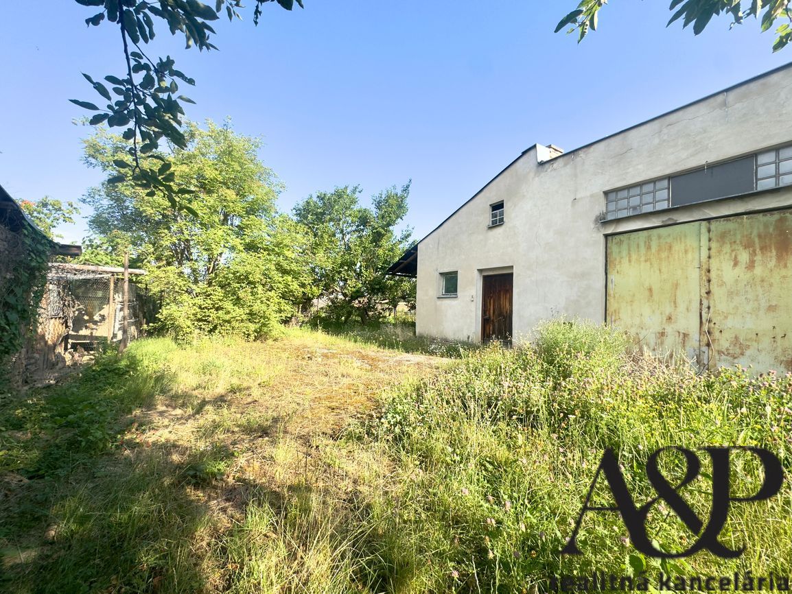 4 IZB. RODINNÝ DOM S GARÁŽOU, POZEMOK 1056M2, ROVENSKO, okr. - 5