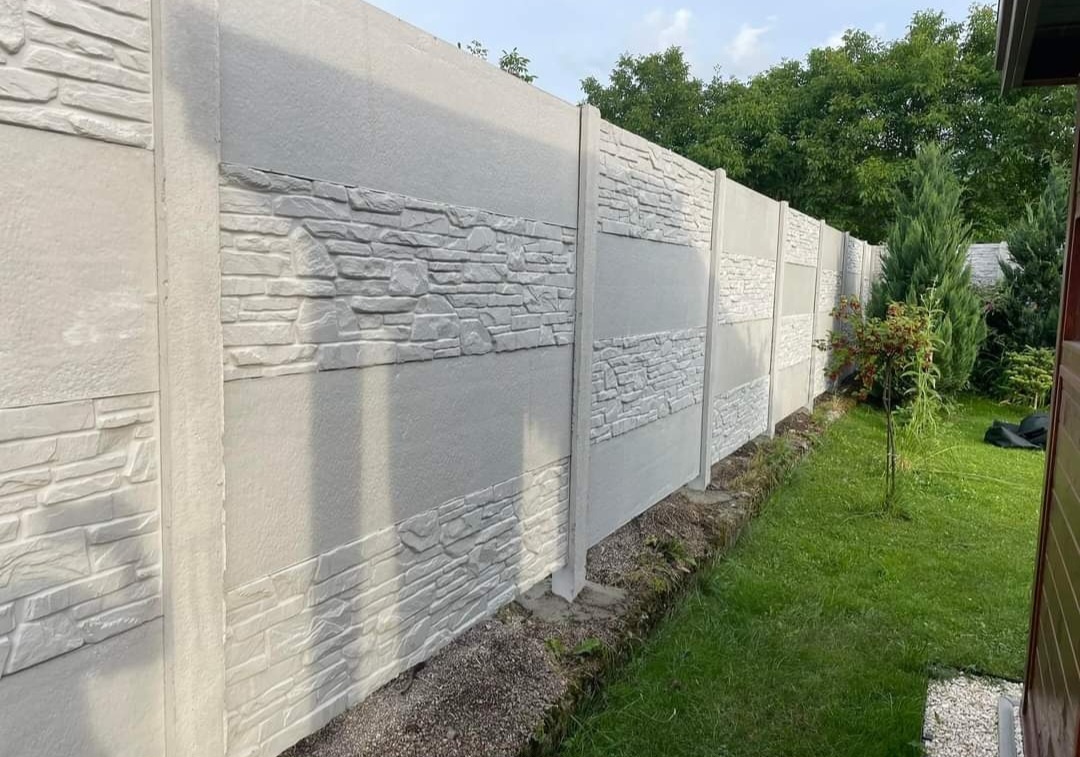 Betonovy plot, podhrabove dosky 3d,2d panely , montáž - 5