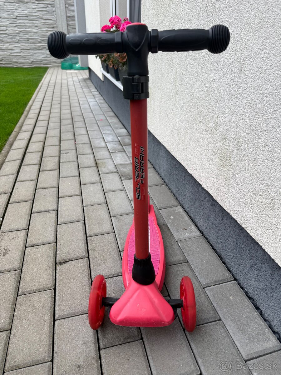 Kolobežka Ferrari shell - 5