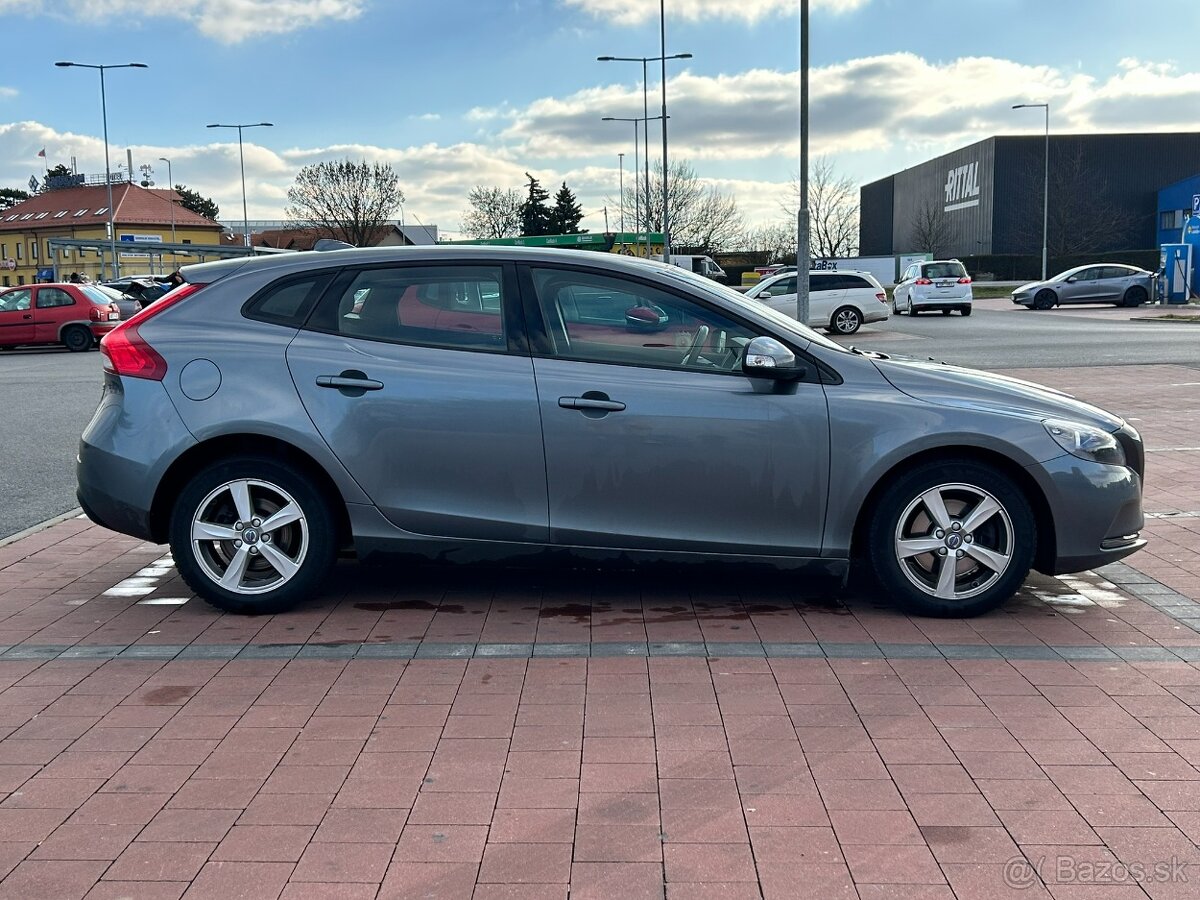 Predám Volvo V40 T2 Edition - 5