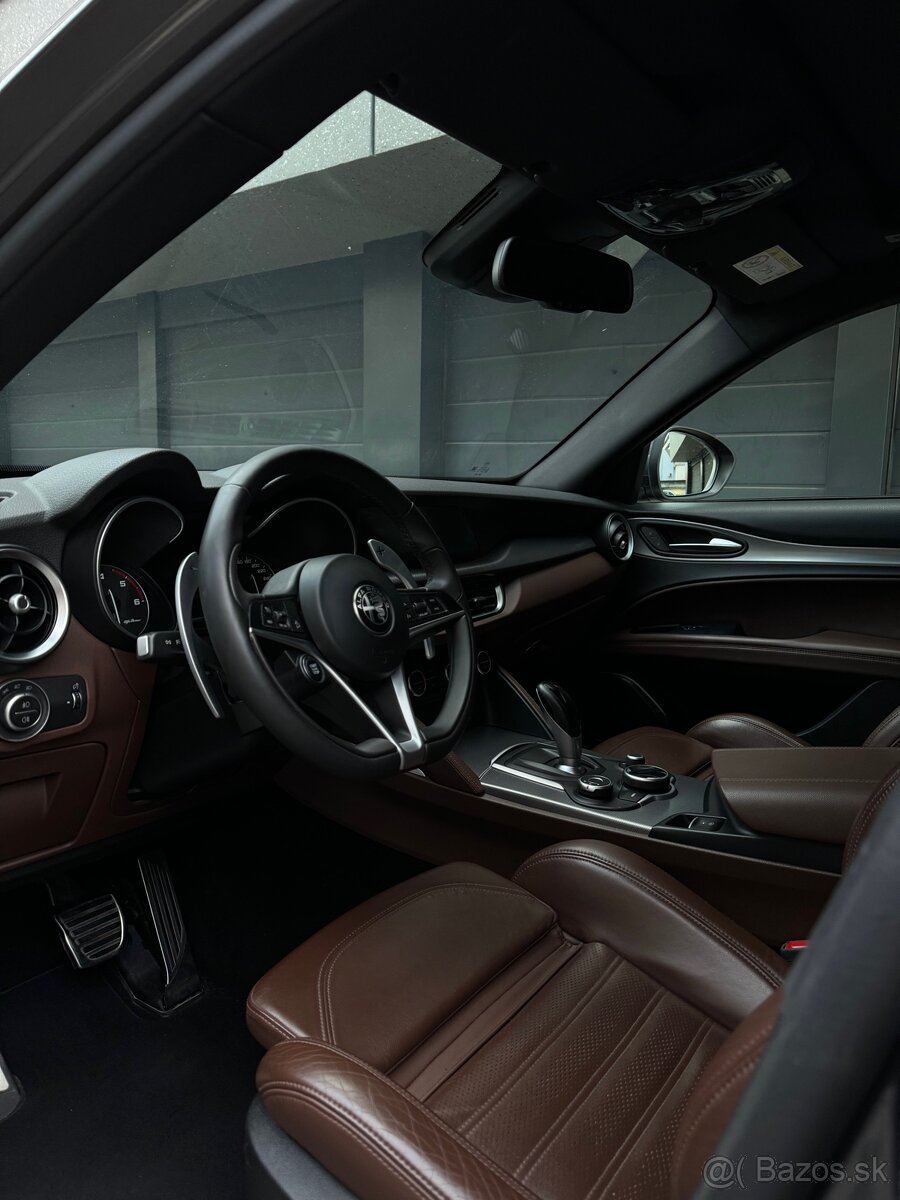 Alfa Romeo Stelvio Q4 - 5