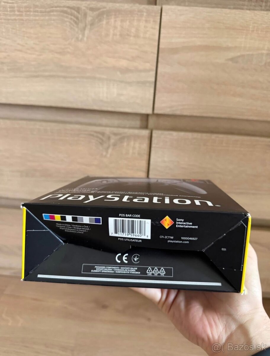 PS5 DualSense 30th Anniversary Limited Edition - 5