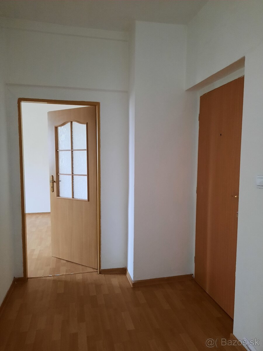 Prenájom 2- izb. bytu v centre Humenného - 5