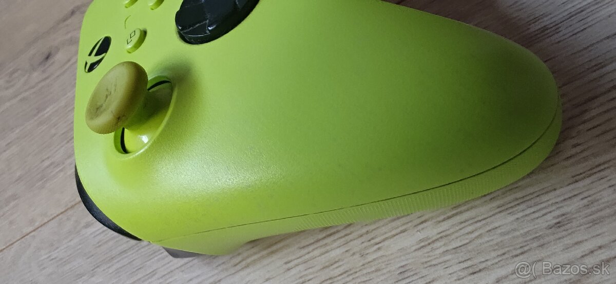 Predám xbox series s/x ovládač
( edícia Electric Volt) - 5