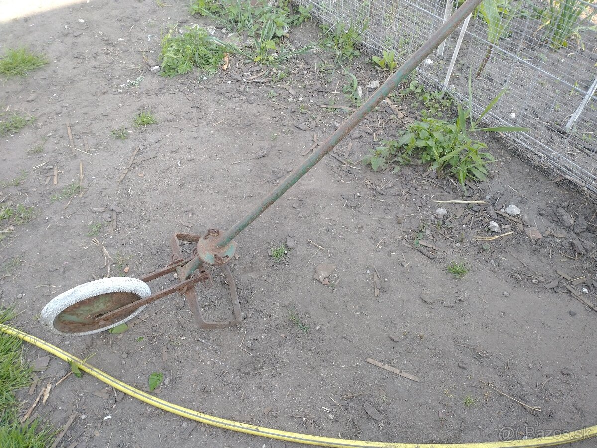 Predám starý pluh a iné záhradné náradie - 5