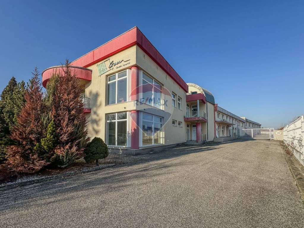 Prenájom - skladové a obchodné priestory v Hlohovci - 5