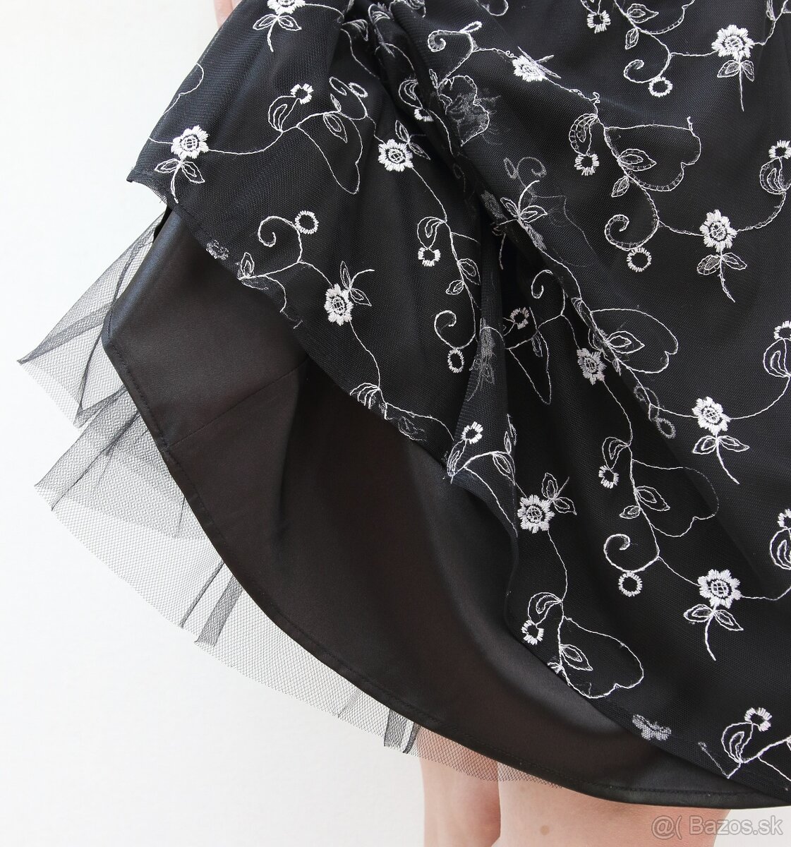 Čierne spoločenské vyšívané pin-up šaty veľ. S - 5