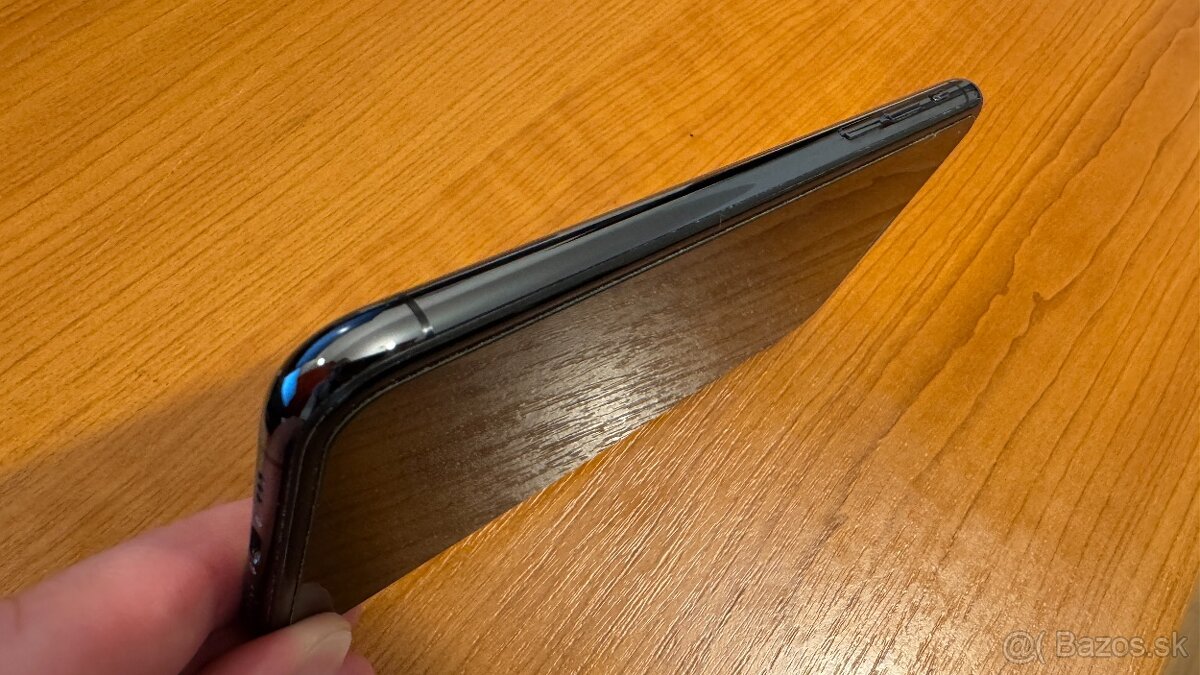 Predám Apple iPhone XS 64GB v skvelom stave - 5