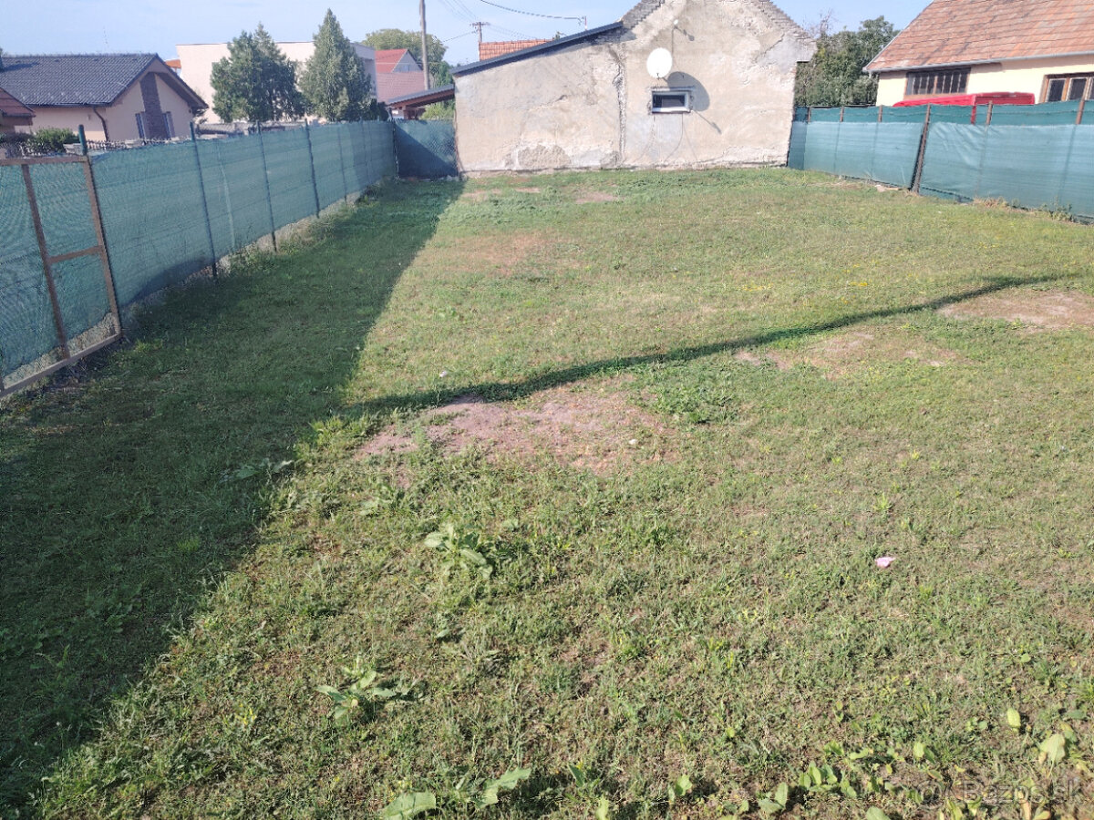 PREDAJ pozemok v meste Šurany - Levická ulica. - 5