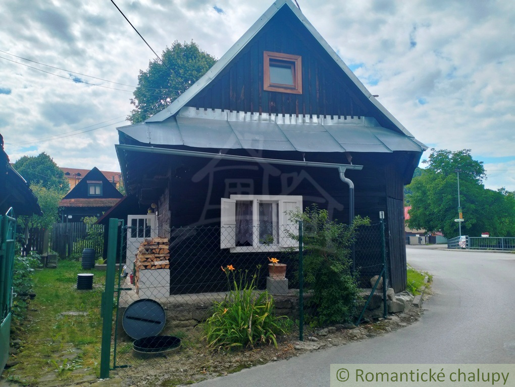 Drevenička v centre krásnej obce Papradno na predaj - 5