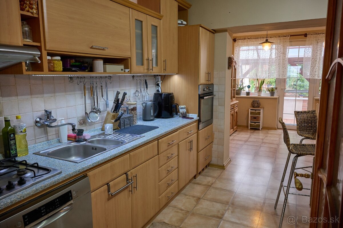 Predám 7 izbový rodinný dom - 5