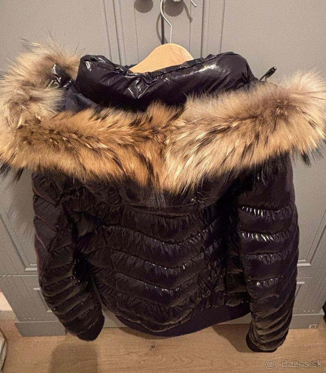 Moncler zimná bunda s kožušinovou kapucňou - 5